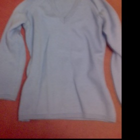 Modrý svetr zn. Sisley