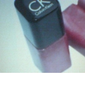 Intenzivní lesk na rty calvin klein odstín pink