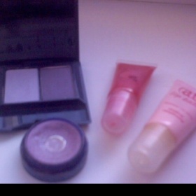 Kosmetická sada oční stíny avon a miss sporty, lesk a balzám na rty