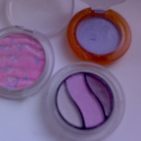 Sada kosmetiky oční stíny avon a další