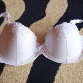 Bílá podprsenka z Nextu