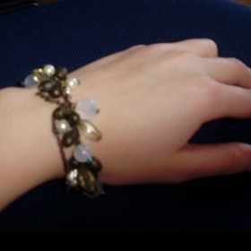 Zelenkavý náramek zn. Avon