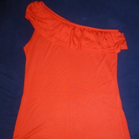 Červený top na jedno rameno s volánkem zn. Takko - foto č. 1