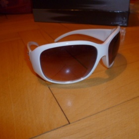 Velké bílé sluneční brýle zn. C&A - foto č. 1