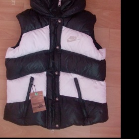 Nike - vesta černo-bílá pruhovaná