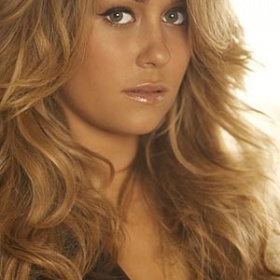 Karamelová barva vlasů