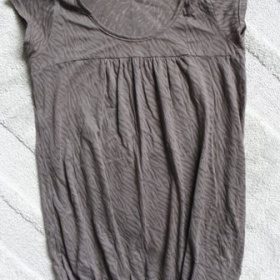 Hnědý průsvitný TOP zn. Amisu