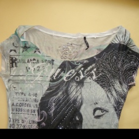 Tričko na léto s potiskem - šedo černé Guess