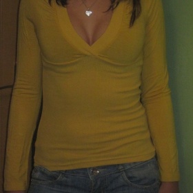 Žluté triko s dlouhým rukávem - foto č. 1