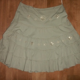 Bavlněná béžovo-šedá sukně po kolena se zdobením