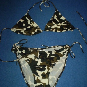 Zelené maskáčové plavky