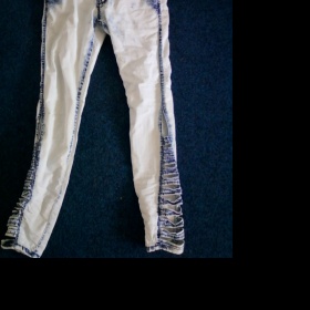 Světlé rifle s průstřihy