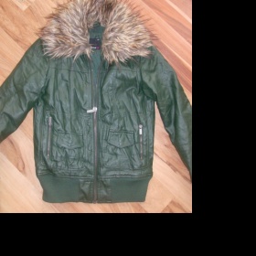 Amisu tmavě zelená bunda s odepínacím kožíškem