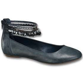 Jak nosit balerínky s kotníkovou aplikací v kombinaci s džínami?