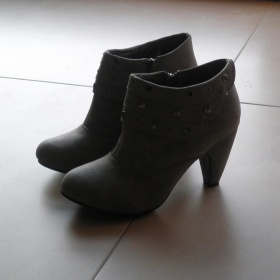 Šedé kotníčkové boty Red Hot