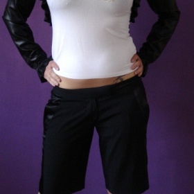 Černé elegantní kraťasy-M
