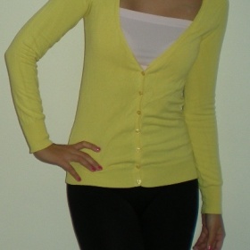 Žlutý propínací svetřík Bershka