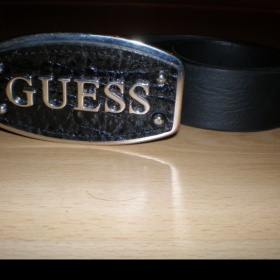 Černý kožený pásek Guess