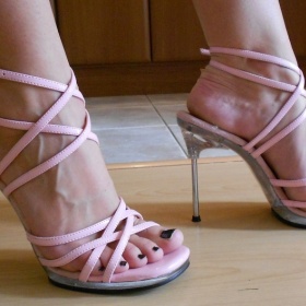 Růžové páskové sandálky Pleasure