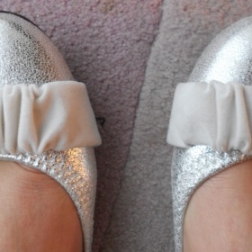 Stříbrné baleríny s kamínkovou ozdobou