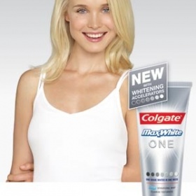 Zubní pasta Colgate max white one