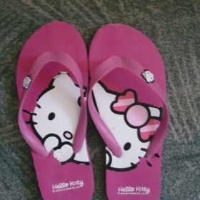 Růžové žabky Hello Kitty z H&M