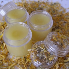 Plastová průhledná dózička