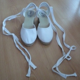 Bílé boty na klínu Scheroke - foto č. 1