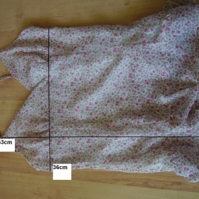 Krémové lehké tílko s růžovými květy značky Camaieu