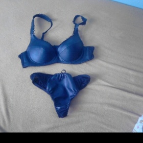 Černá kožené podprsenka