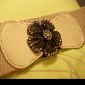 Béžový gumový pásek Aukro