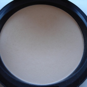 MAC Blot Powder, odstín medium