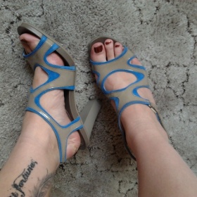 Páskaté modrošedé boty Baťa