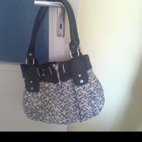 Kabelka  šedo- černá -- Guess