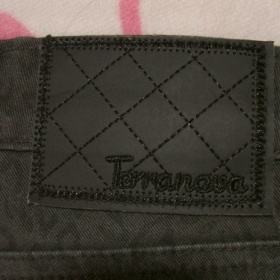 Tmavě šedé šortky značky Terranova