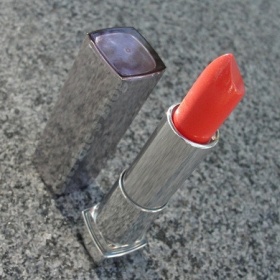 Jemně oranžová rtěnka