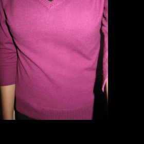 Fialový svetřík HM, výstřih do V, tříčtvrteční rukávy