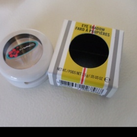 Short shorts eye shadow od MAC - foto č. 1