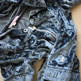 Šedá semišová bundička s kapucí do pasu Tally Weil