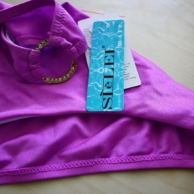 Růžové plavky Síélei