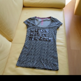 Tygrované šedo černé tričko guess s krátkým rukávem - foto č. 1