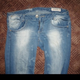 Světlé bokové rifle Terranova se šisováním