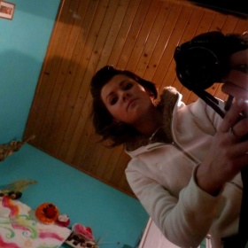 Bílá mikina značky New Yorker s kapucí