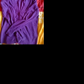 Fialkový svetr na knoflíky