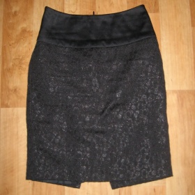 Černá pouzdrová sukně Oodji s lesklým pasem - foto č. 1