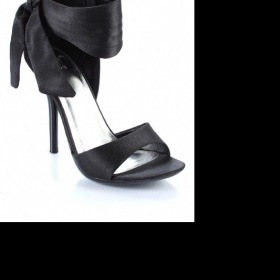 Přítel mě nutí nosit podpatky