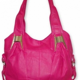 Výrazně růžová kabelka