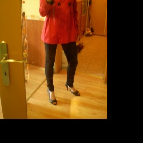 Červený kabátek Promod