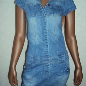 Sportovní riflové šaty