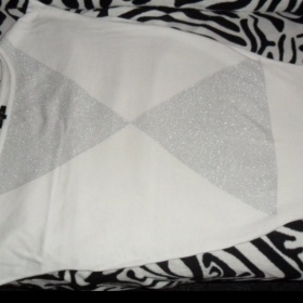 Biely svetrík so vzorom značka Reserved